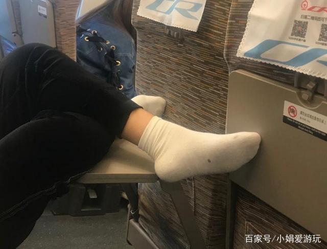 美女拼图为什么脱鞋_拼图鞋子_鞋子的拼图游戏