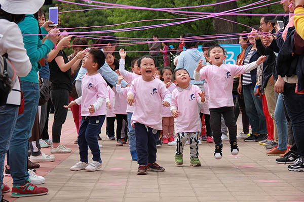 幼儿园中班游戏玩法-幼儿园中班小朋友的趣味游戏玩法，让你开心